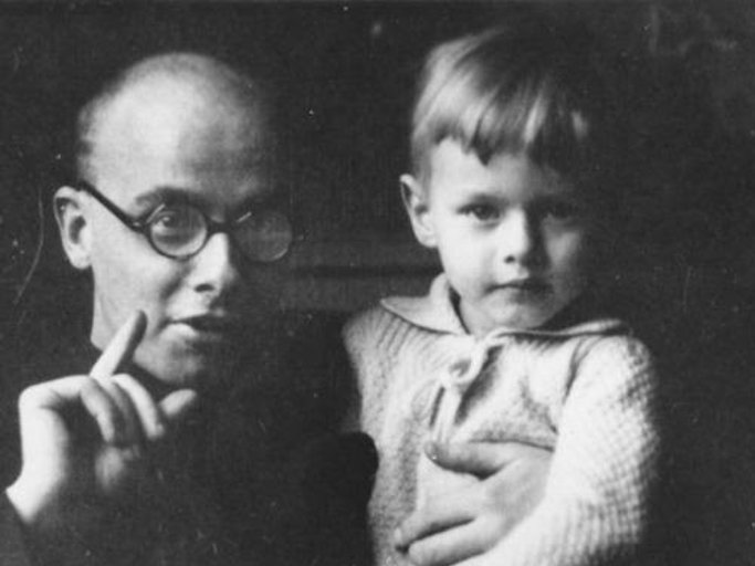 The Belgian Priest who Saved 400 Jews